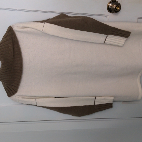Mystree Size Large Tan and White Acrylic Nylon Sweater with Cowl Neck - Picture 3 of 5